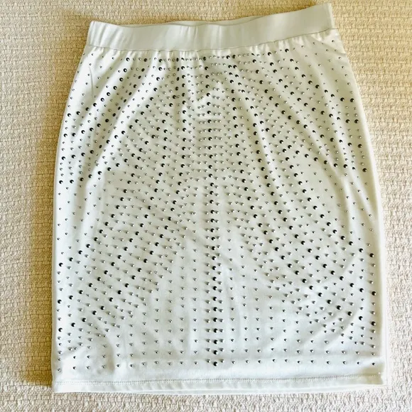 CACHE MINI WHITE COCKTAIL SKIRT WITH SILVER STUDS