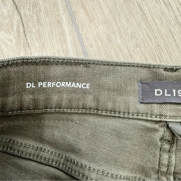DL1961 Mara straight mid rise instability ankle jeans in green size 26