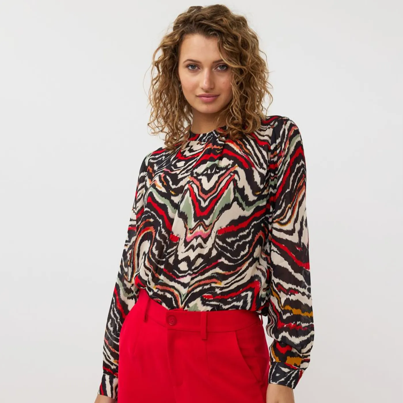 Esqualo Fancy Neck Waves Blouse