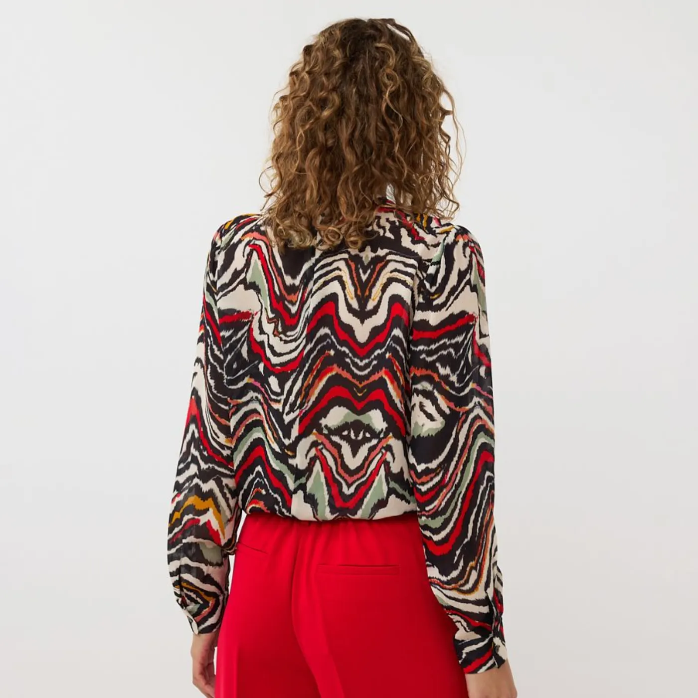 Esqualo Fancy Neck Waves Blouse