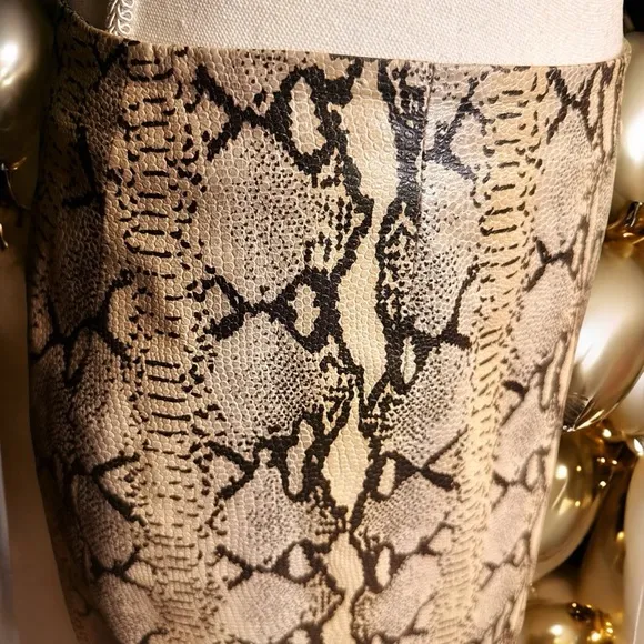 Isda &amp; Co Beige Neutral 100% Leather Python Snake Embossed Pencil Skirt Size 4