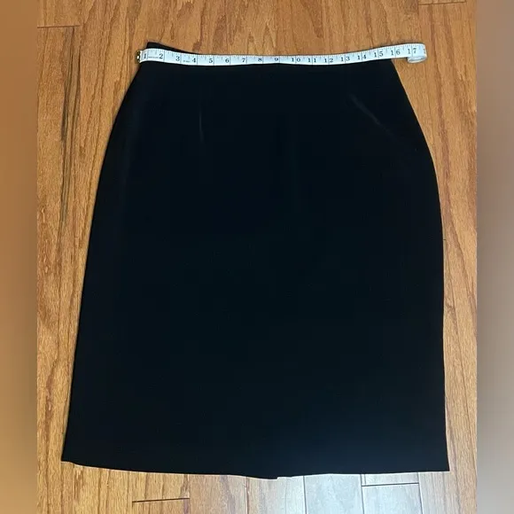 Kasper- Black Pencil skirt with a split in‎ the back Size 10
