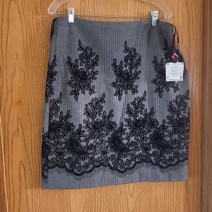 Nwt.Anne Klein Plaid Embroidery Floral.