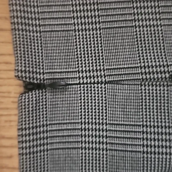 Nwt.Anne Klein Plaid Embroidery Floral.