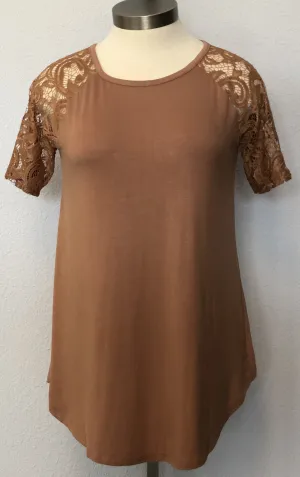 PLUS ROUND NECK LACE SLEEVE TOP