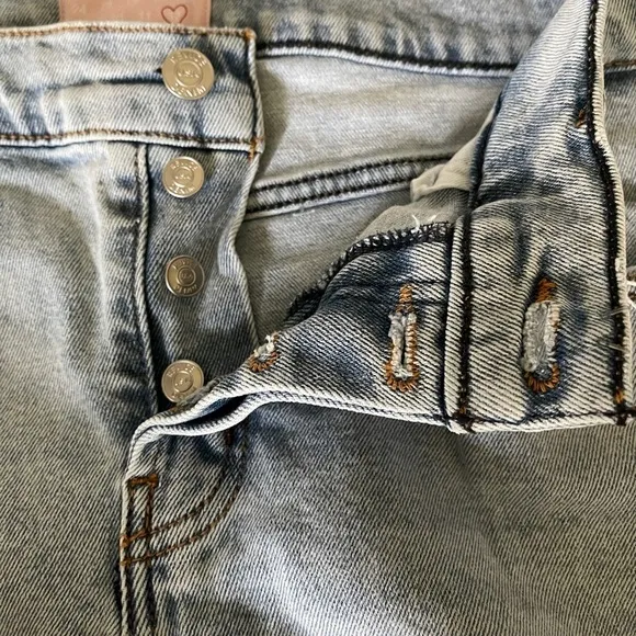 Revice Jeans Dream Fit / Runway | Size 32 | Mid High Rise Distressed Button Fly