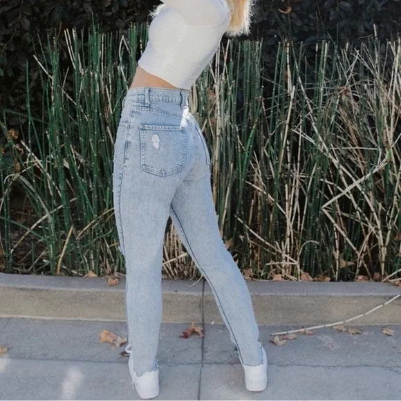 Revice Jeans Dream Fit / Runway | Size 32 | Mid High Rise Distressed Button Fly